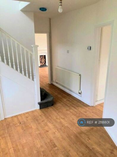 3 Bedroom Semi-Detached House To Rent In Goldstone Way, Hove, BN3