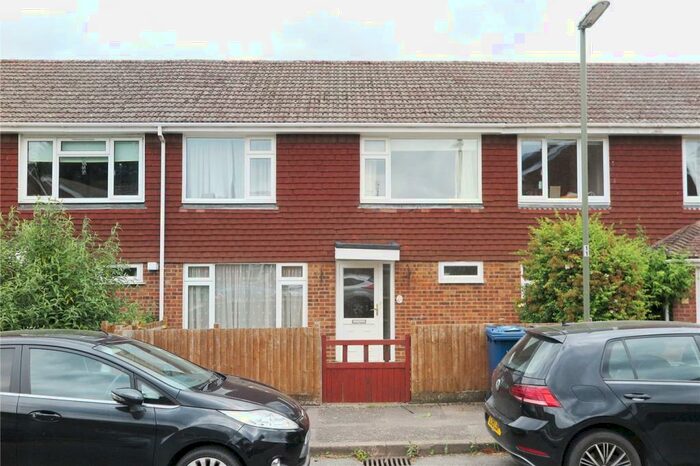 4 Bedroom Semi-Detached House To Rent In Roman Way, Farnham, Surrey, GU9