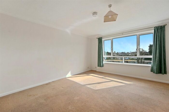 3 Bedroom Flat To Rent In Prestwood, Upper Hitch, Watford, Hertfordshire, WD19