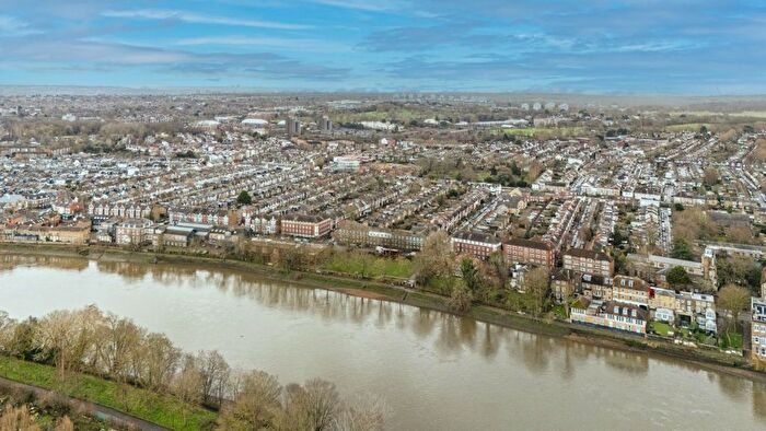 2 Bedroom Flat For Sale In Mortlake High Street, Mortlake, SW14