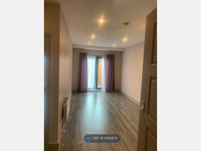 1 Bedroom Flat To Rent In Cube House, Stoke Mandeville, Aylesbury, HP22