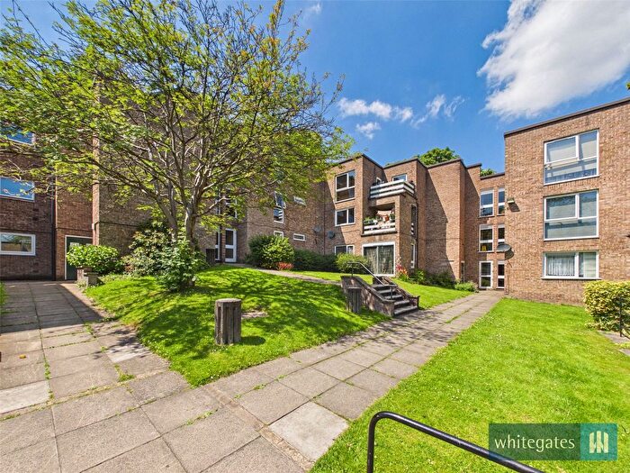 2 Bedroom Flat For Sale In Lister Gardens, Bradford, West Yorkshire, BD8