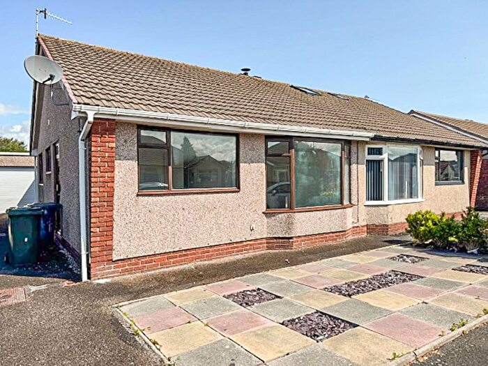 2 Bedroom Bungalow To Rent In Lawnswood Drive, Morecambe, LA3