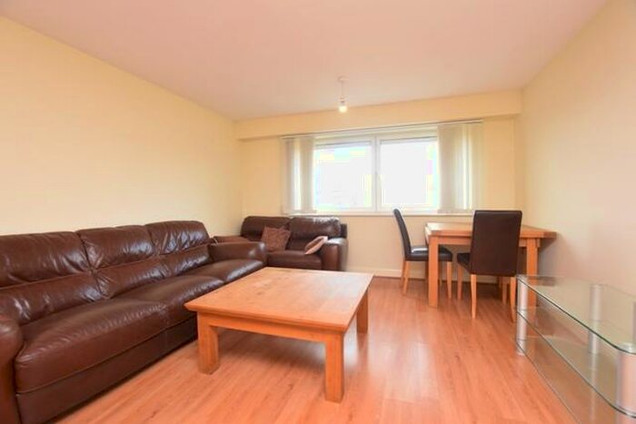 2 Bedroom Apartment To Rent In Royal Plaza, Eldon Street, S1