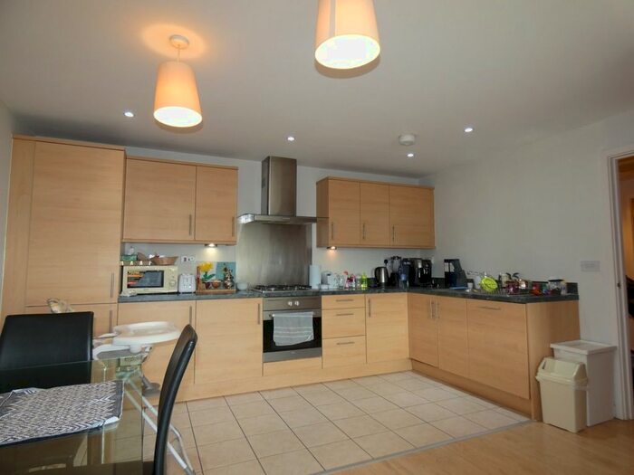 2 Bedroom Flat To Rent In Uxbridge Road, London, W13