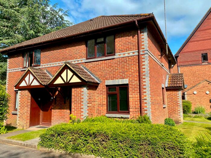 1 Bedroom End Of Terrace House To Rent In Tintagel Way, Woking, GU22