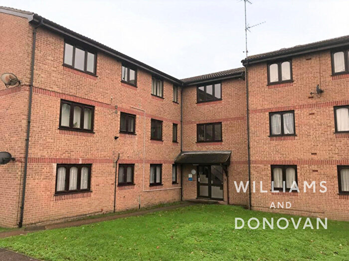 1 Bedroom Flat To Rent In Steeple Close, Rochford, SS4