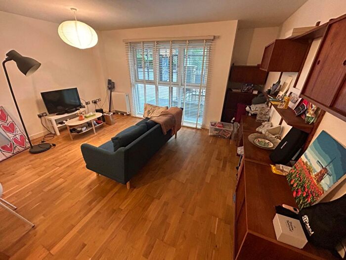 2 Bedroom Flat To Rent In Kennington Road, London, SE11