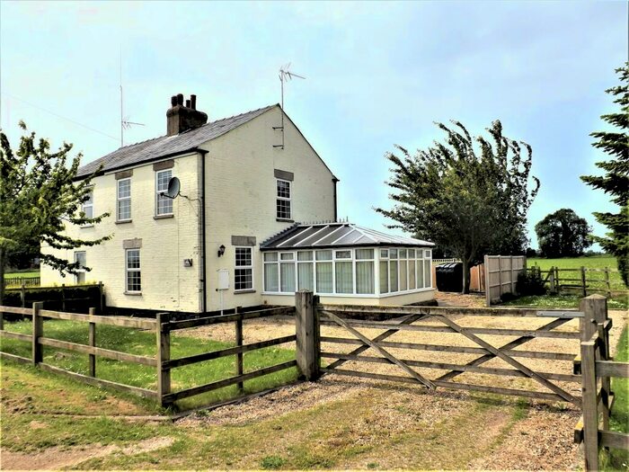 3 Bedroom Cottage To Rent In South Drove, Lutton Marsh, PE12