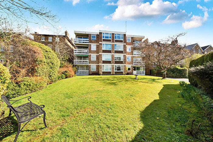 2 Bedroom Flat For Sale In Queens Road, Kingston Upon Thames, KT2