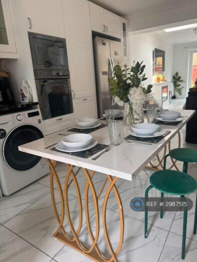 4 Bedroom Terraced House To Rent In Abbott Road, London, E14