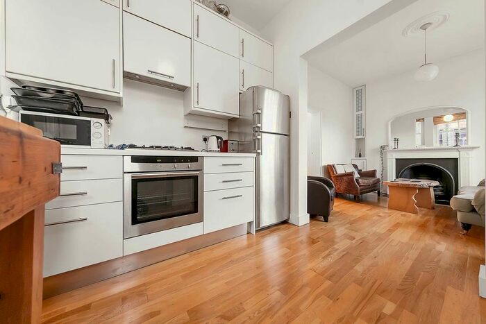 2 Bedroom Flat To Rent In Prince Of Wales Drive, Battersea Park, London, SW11