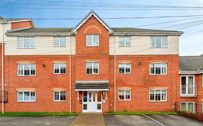 2 Bedroom Flat For Sale In Tower Crescent, Tadcaster, LS24