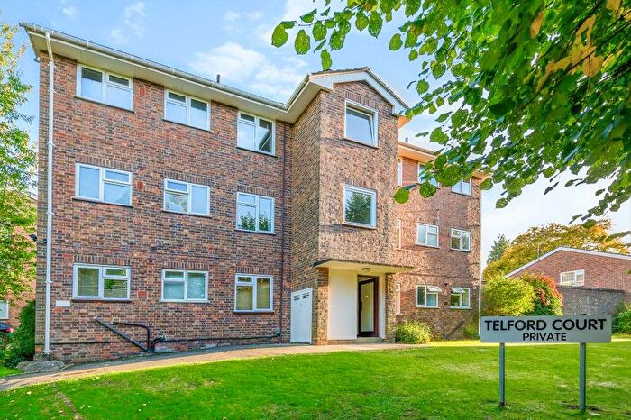 2 Bedroom Flat To Rent In Clandon Road, Guildford, GU1