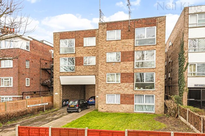 1 Bedroom Flat To Rent In Pevensey Court, Churchfields, South Woodford, London, E18