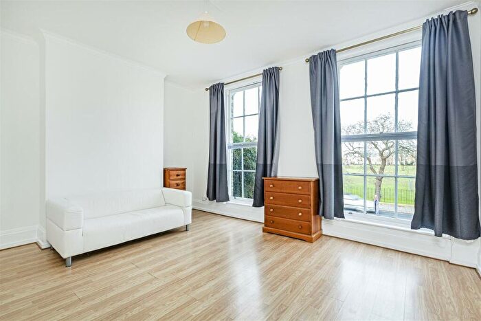 Flat To Rent In Lower Richmond Road, Mortlake, SW14