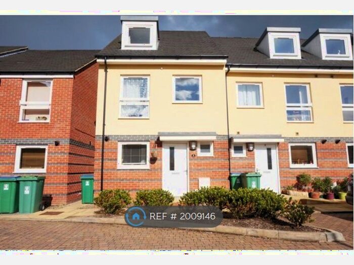 4 Bedroom Terraced House To Rent In Raven Close, Watford, WD18