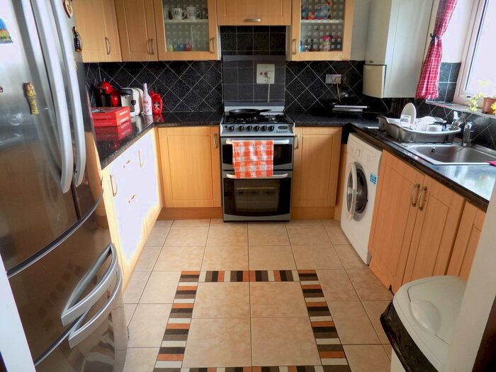 2 Bedroom Flat To Rent In Brook Street, Luton, Bedfordshire, LU3