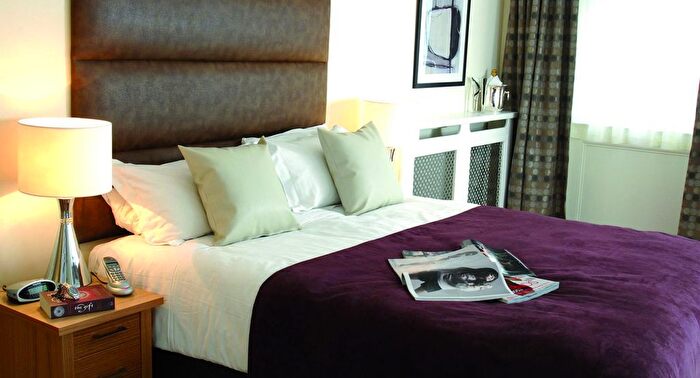 4 Bedroom Flat To Rent In Prince Of Wales Terrace, London, W8