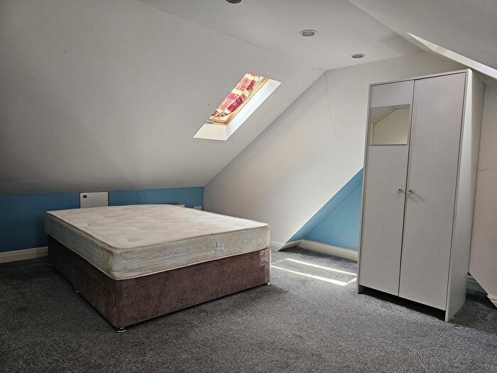 5 Bedroom Terraced House To Rent In Seely Road, SW17