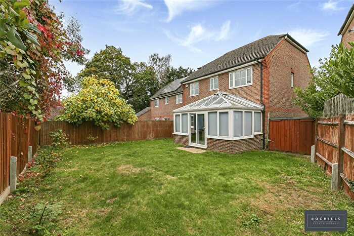 4 Bedroom Detached House For Sale In Knights Close, West Molesey, Surrey, KT8
