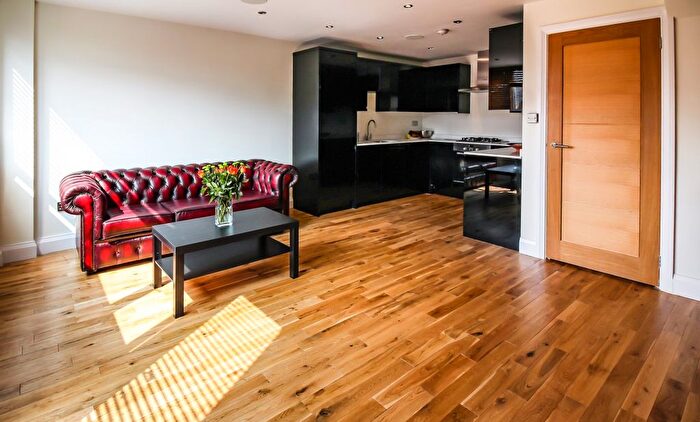 3 Bedroom Flat To Rent In Weymouth Terrace, London, E2