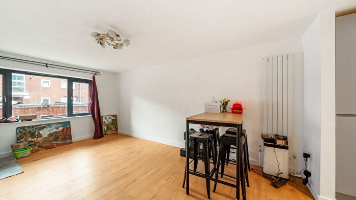 2 Bedroom Flat For Sale In Vandome Road, Custom House, E16