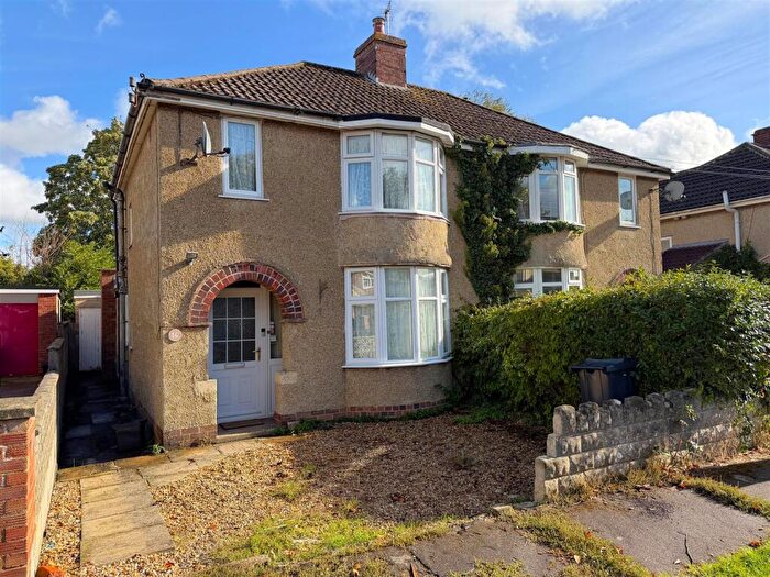 3 Bedroom Semi-Detached House For Sale In Beechwood Road, Chippenham, SN14