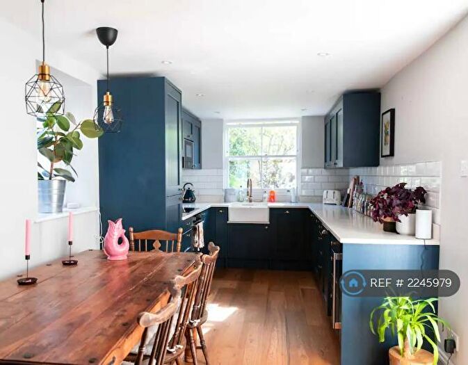 1 Bedroom Flat To Rent In Queens Drive, London, N4