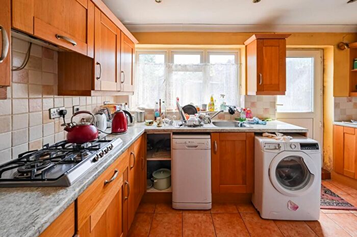4 Bedroom Terraced House For Sale In Edinburgh Road, Walthamstow, London, E17