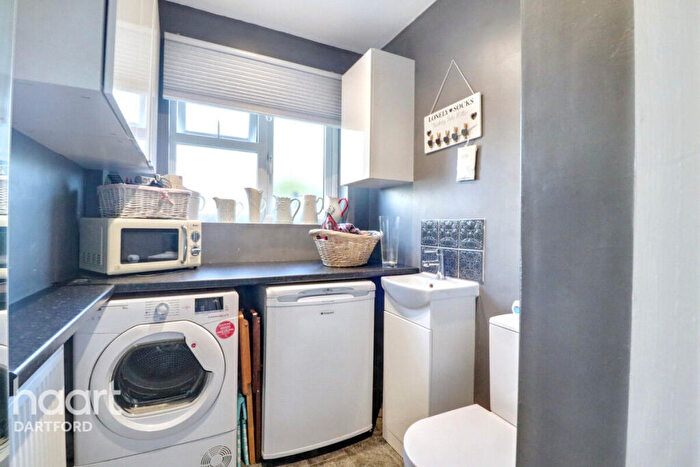 4 Bedroom Semi Detached House For Sale In Maiden Lane, Dartford, DA1