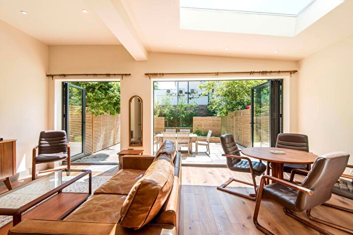 2 Bedroom Flat To Rent In Elgin Avenue, Maida Vale, London, W9