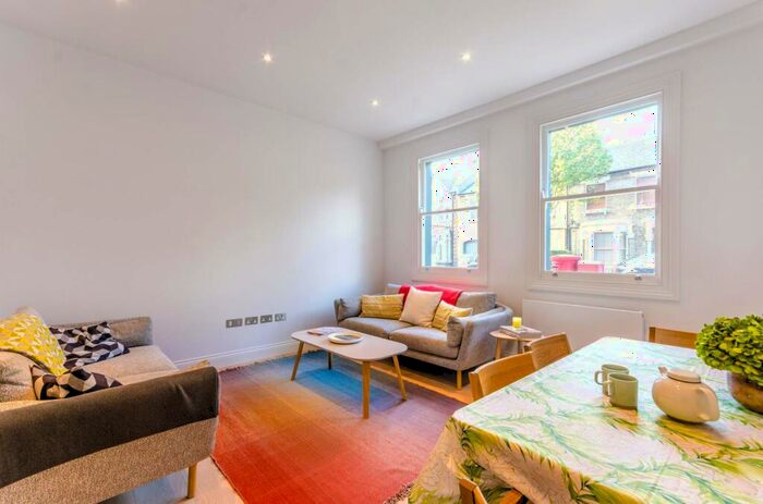 3 Bedroom Flat To Rent In Avenell Road, Islington, London, N5