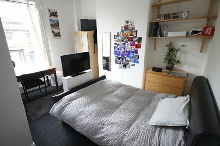 3 Bedroom Terraced House To Rent In Hyde Park Road, Leeds, LS6