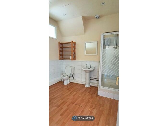 3 Bedroom Flat To Rent In Manchester Road, Altrincham, WA14