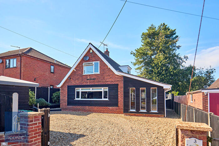 3 Bedroom Chalet For Sale In The Street, Felthorpe, Norwich, NR10
