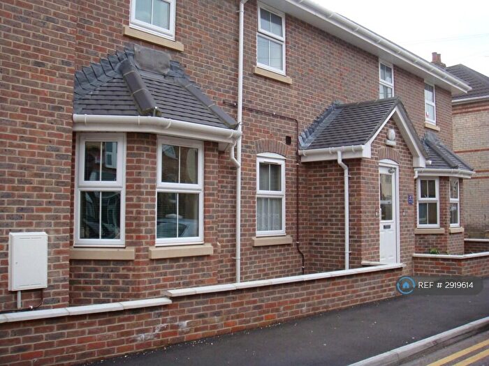 1 Bedroom Flat To Rent In Stourfield Road, Bournemouth, BH5