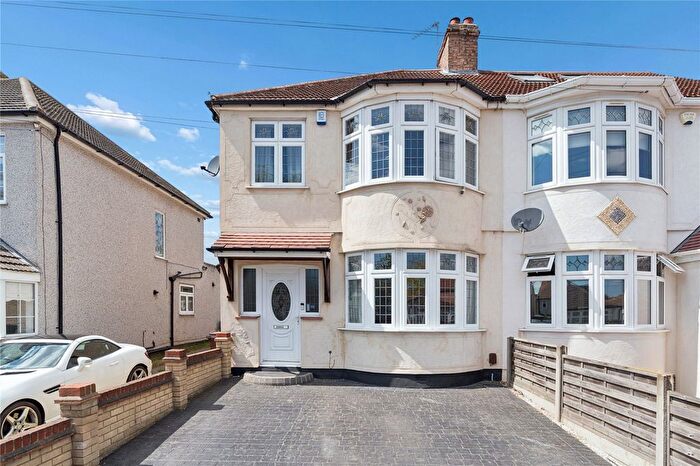 3 Bedroom Semi-Detached House For Sale In Lincoln Avenue, Romford, RM7