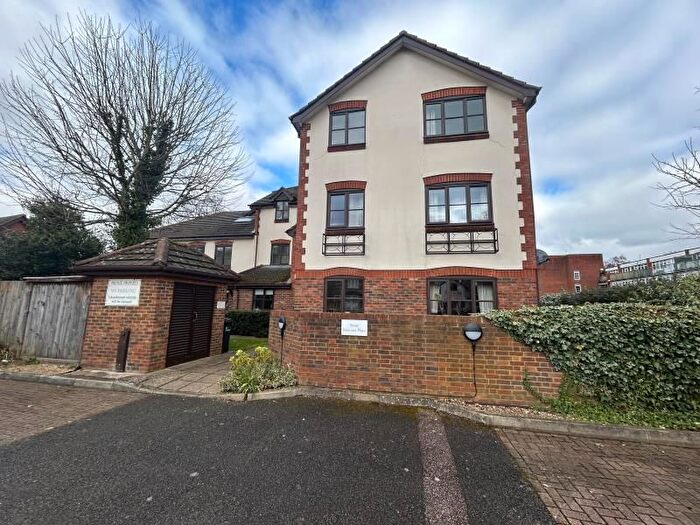 2 Bedroom Flat To Rent In Leas Road, Guildford, GU1