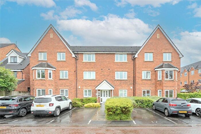 2 Bedroom Flat For Sale In Pavilion Gardens, Farsley, Pudsey, West Yorkshire, LS28