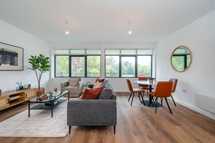 1 Bedroom Flat To Rent In Lakeside Close, London, TW18