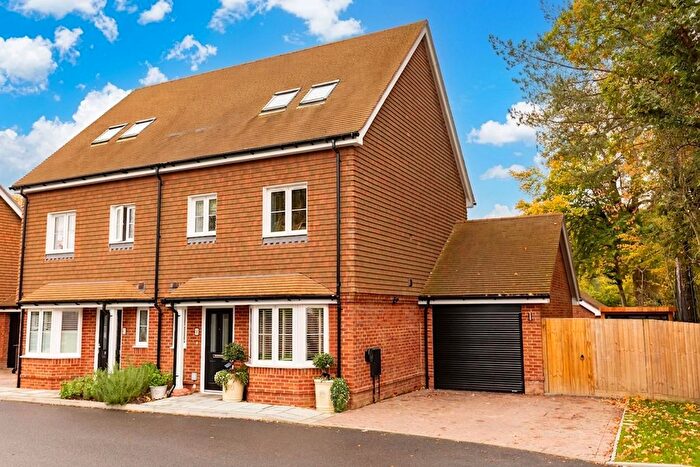4 Bedroom Semi Detached House For Sale In Sinden Heath, East Grinstead, RH19