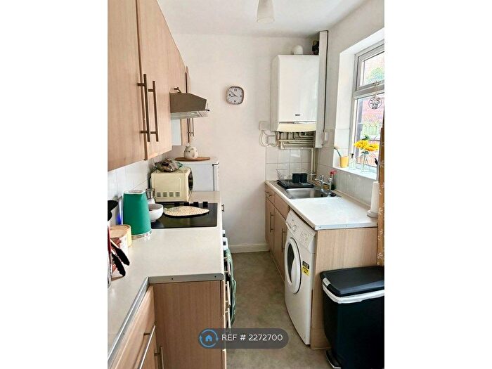 2 Bedroom End Of Terrace House To Rent In Brookhouse Avenue, Leicester, LE2