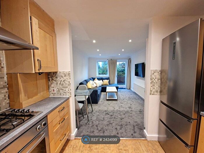 2 Bedroom Flat To Rent In Geneva Court, London, SW15