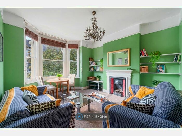 2 Bedroom Flat To Rent In Sandmere Road, London, SW4