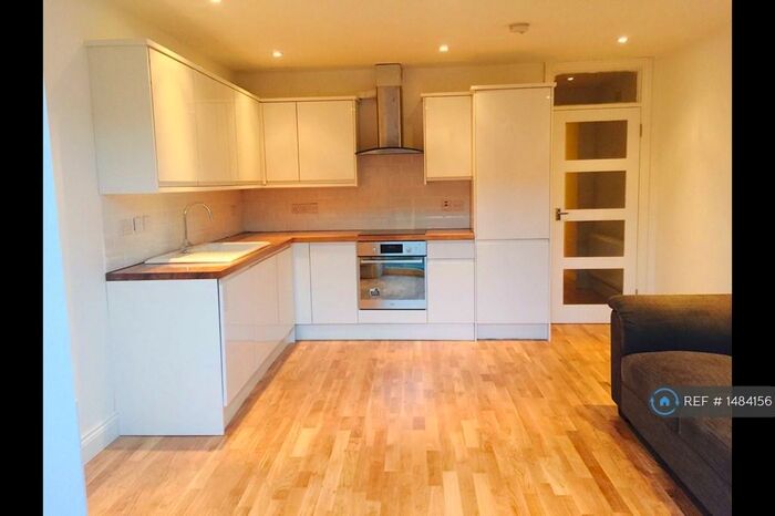 2 Bedroom Flat To Rent In Vicarage Grove, Camberwell, SE5