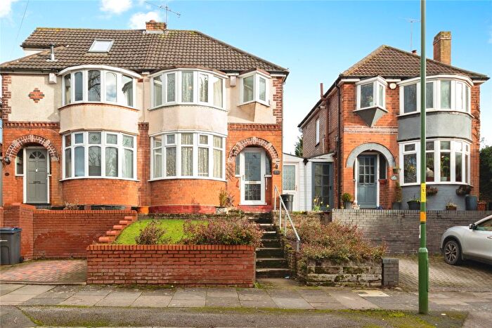 3 Bedroom Semi Detached House For Sale In Aldershaw Road, Birmingham, West Midlands, B26