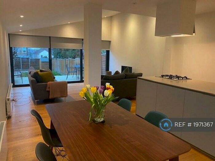 2 Bedroom Flat To Rent In Victoria Road, Sutton, SM1