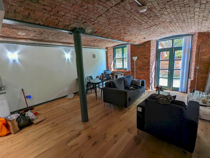 3 Bedroom Flat To Rent In Chorlton Mill, Cambridge Street, Manchester, M1