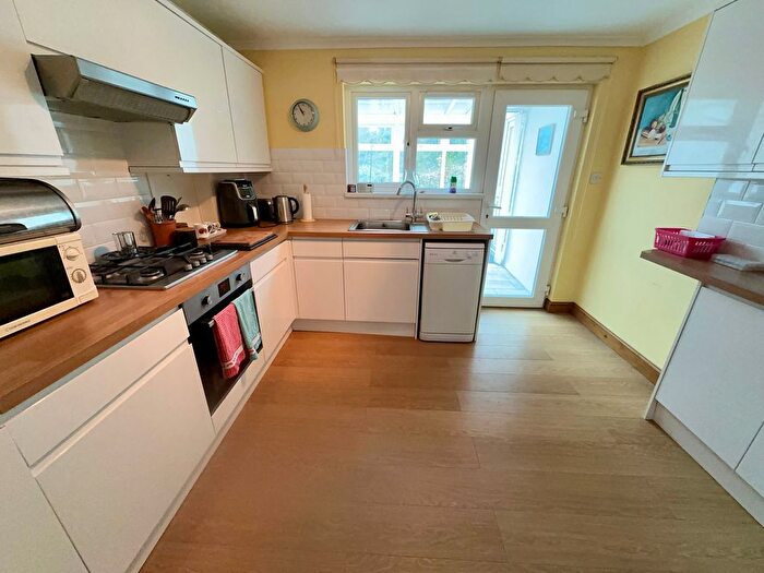2 Bedroom Detached Bungalow For Sale In Broadpark Road, Torquay, TQ2
